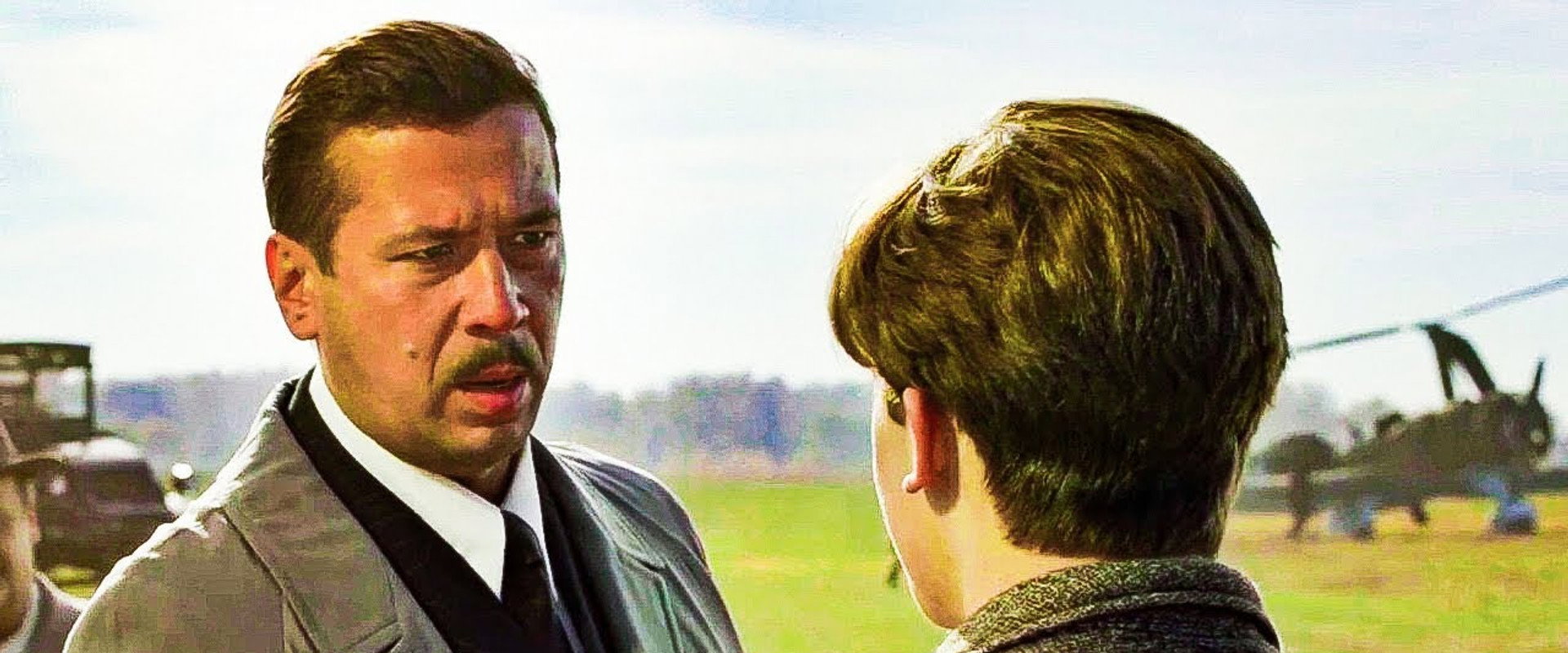 Michael Mil backdrop