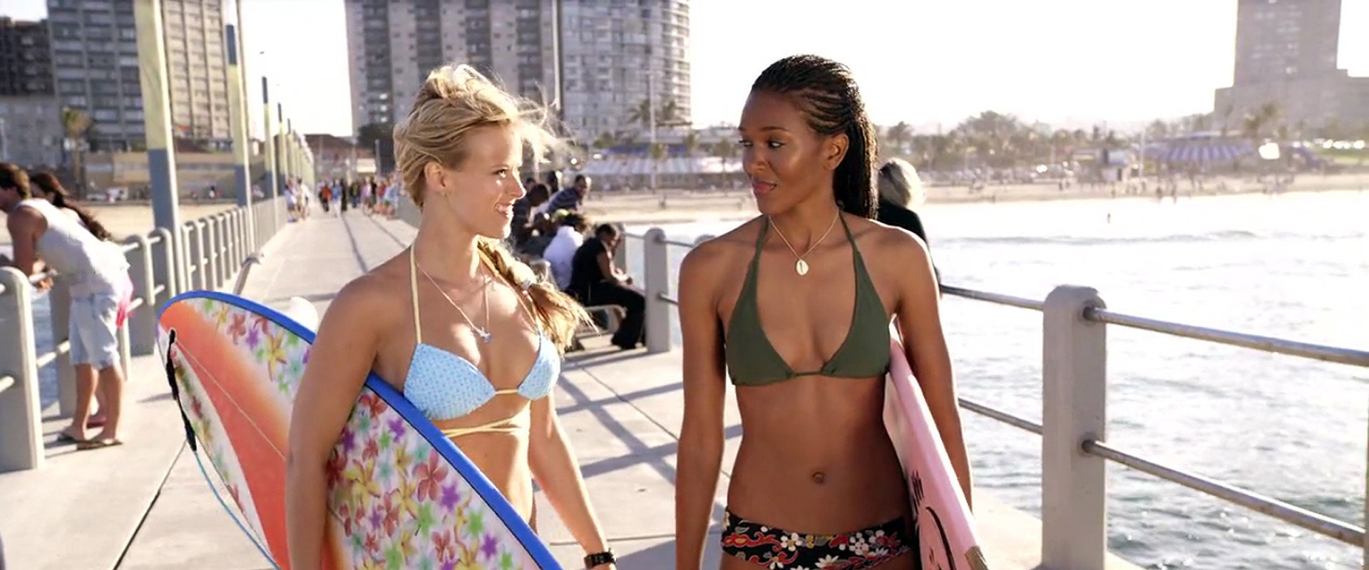 Blue Crush 2 backdrop