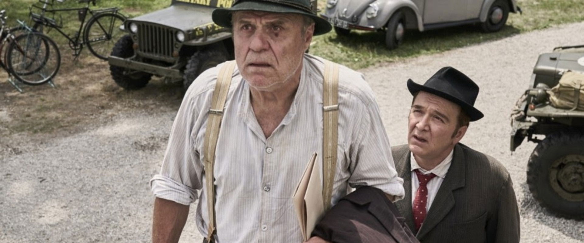 Zwei Herren im Anzug backdrop