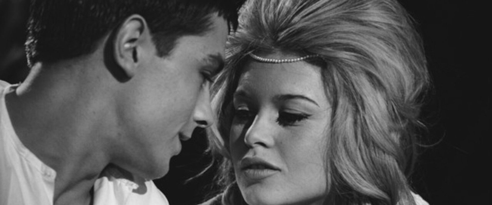 Famous Love Affairs backdrop