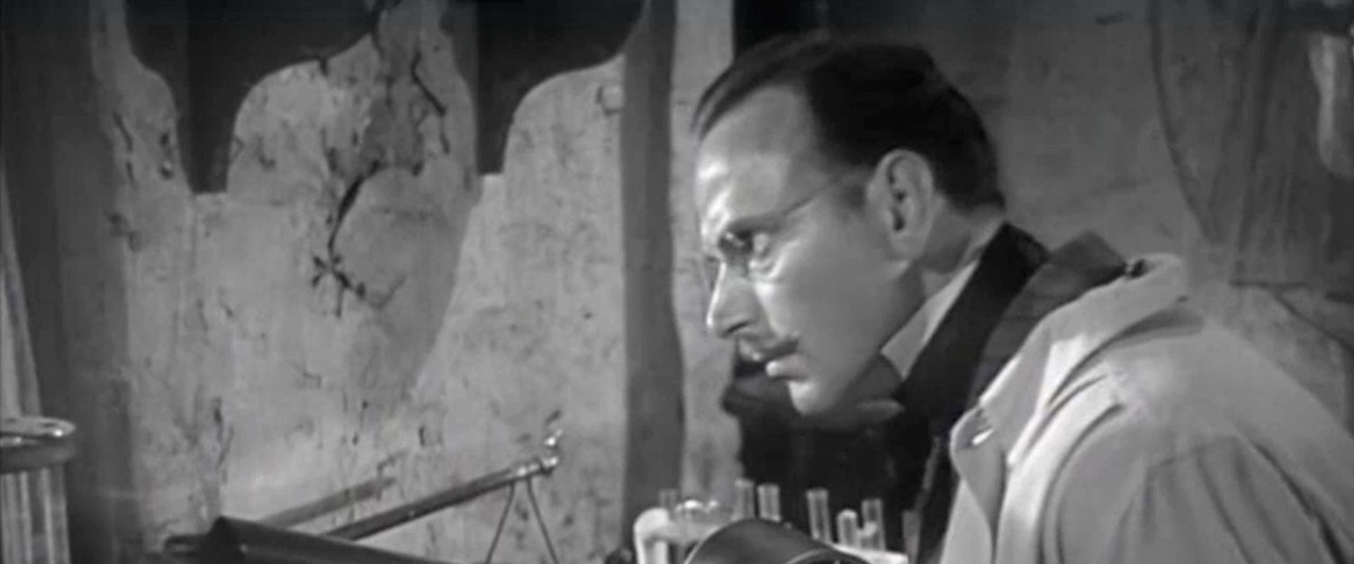 The Voice That Thrilled the World backdrop