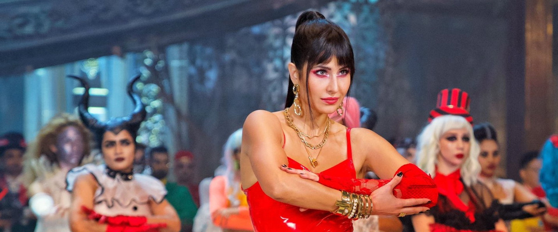 Phone Bhoot backdrop