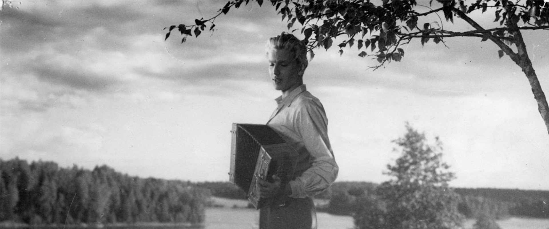 Orpopojan valssi backdrop