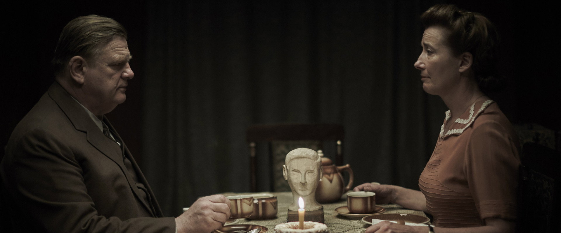 Alone in Berlin backdrop