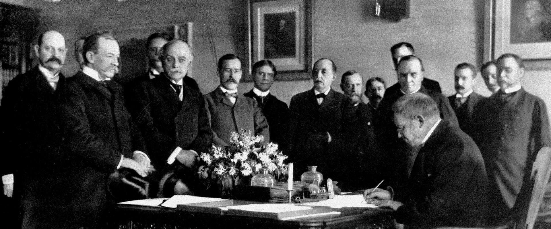 Cuba, 1898: la caída del Imperio español backdrop