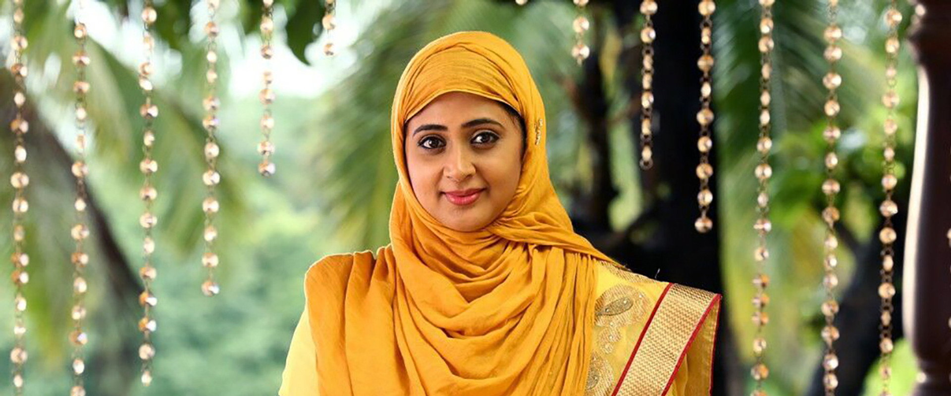 Mylanchi Monchulla Veedu backdrop