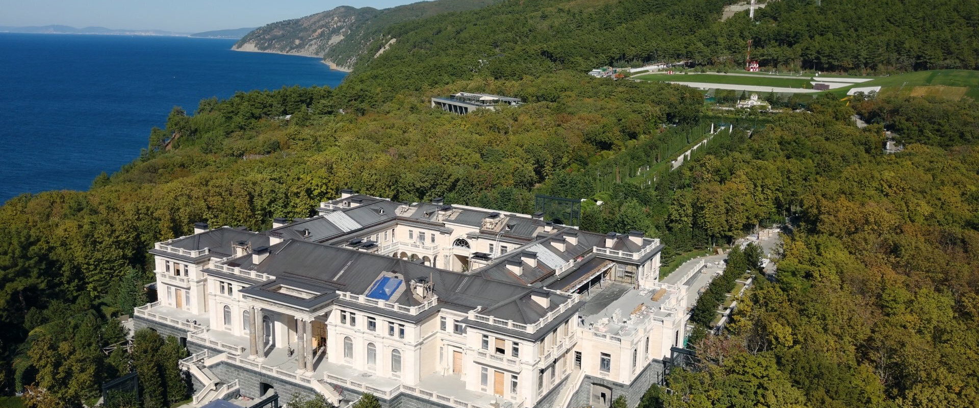 Putin's Palace: History of World's Largest Bribe backdrop