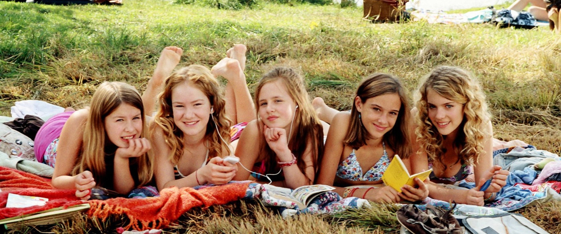 Wild Chicks in Love backdrop