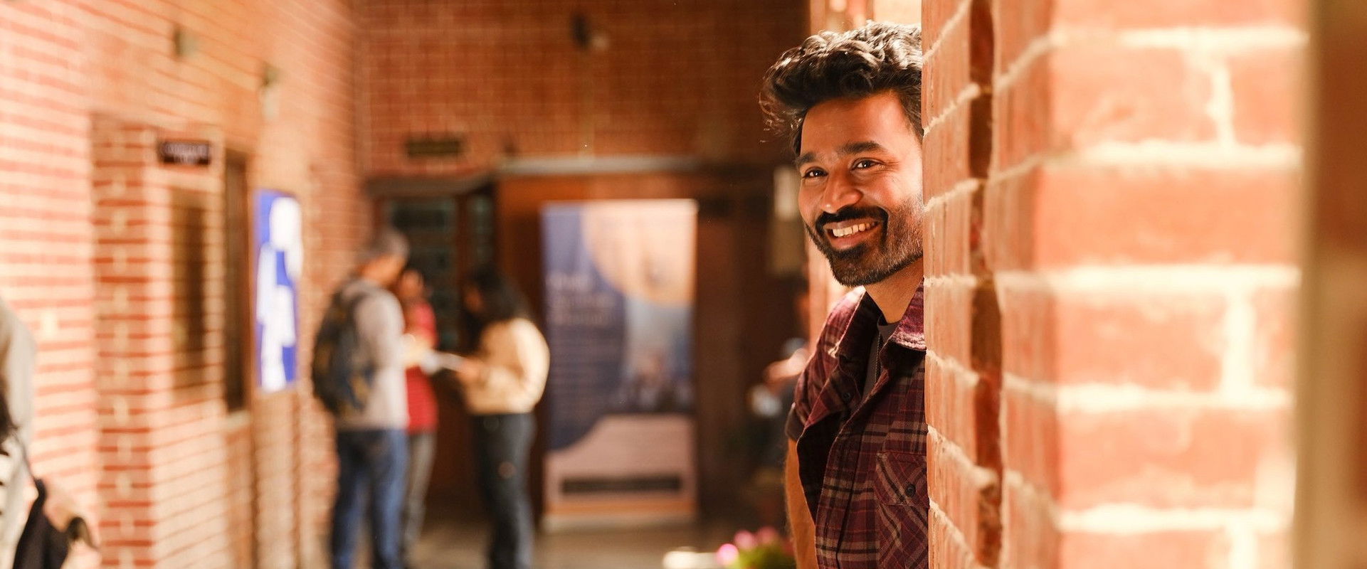 Tere Ishk Mein backdrop