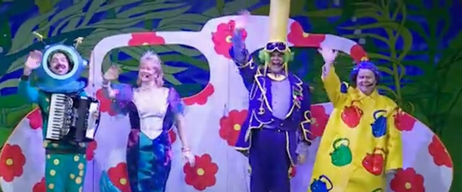 The Singing Kettle: Deep Sea Adventures backdrop
