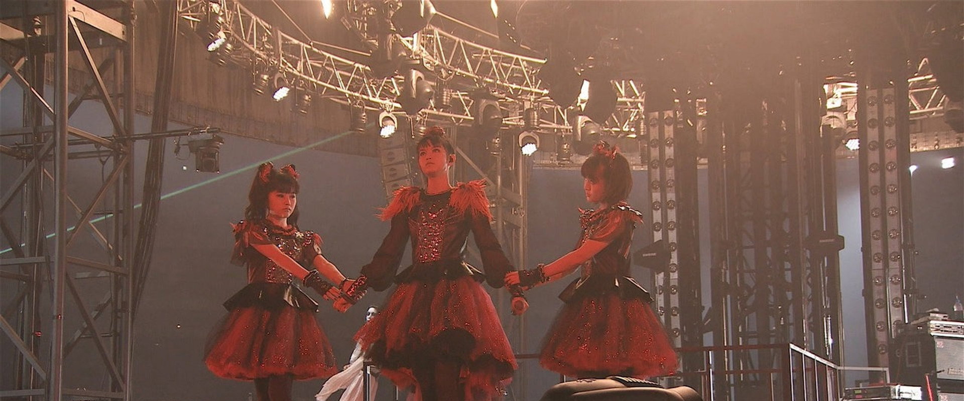 BABYMETAL Live at Tokyo Dome - WORLD TOUR 2016 - LEGEND - METAL RESISTANCE - Black Night backdrop