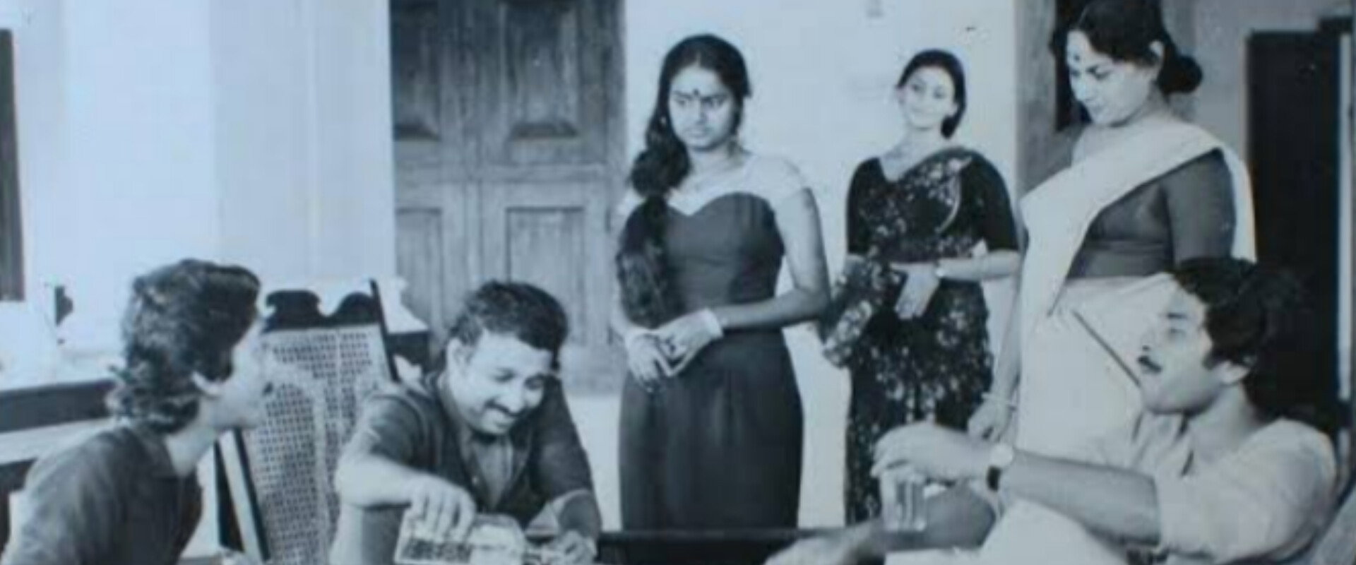 Arappatta Kettiya Graamathil backdrop