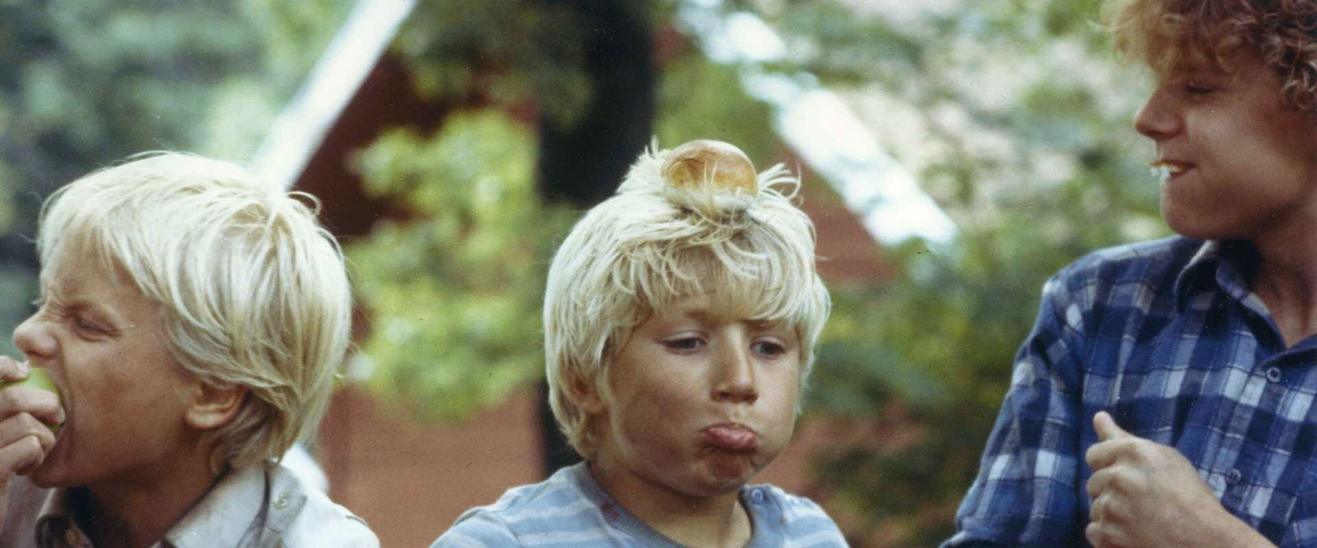 Pirates of the Lake backdrop