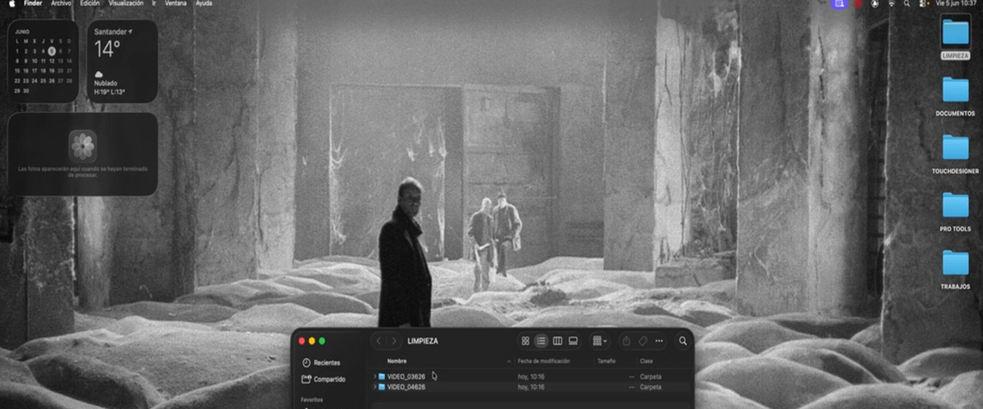 Dos historias: En un mismo lugar backdrop