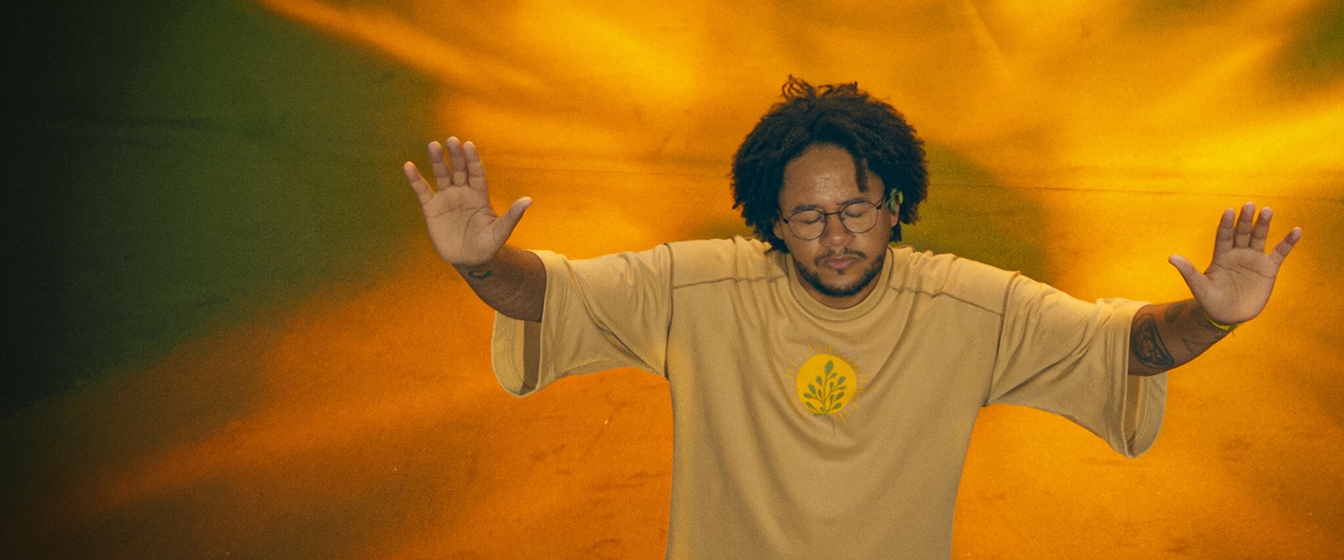 Emicida: AmarElo – Ao Vivo backdrop