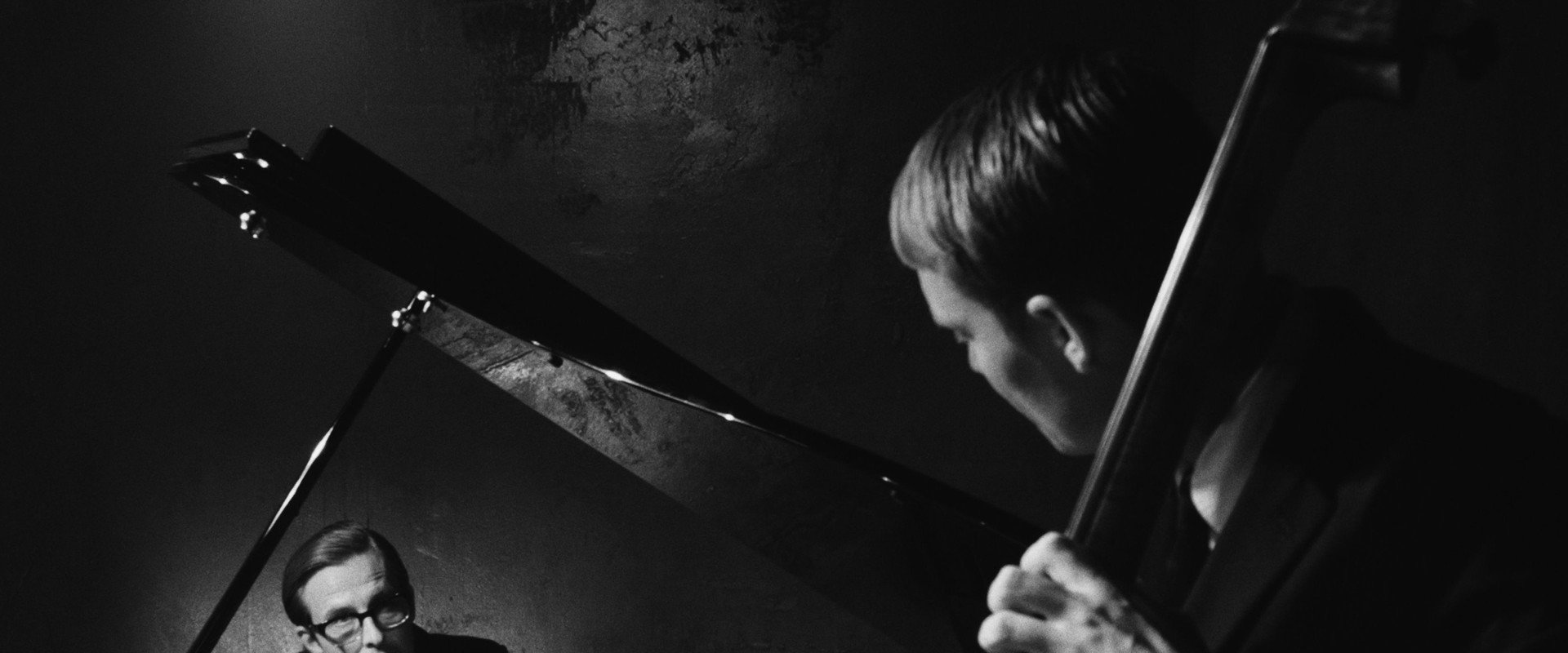 Everybody Digs Bill Evans backdrop