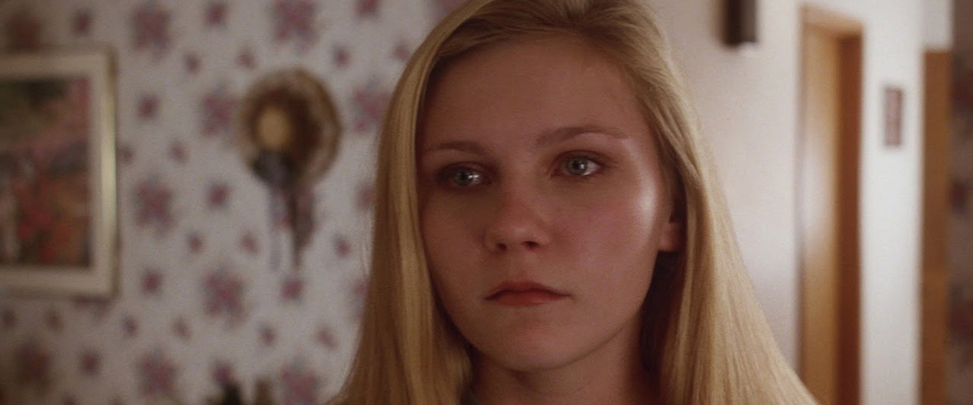 Fifteen and Pregnant backdrop