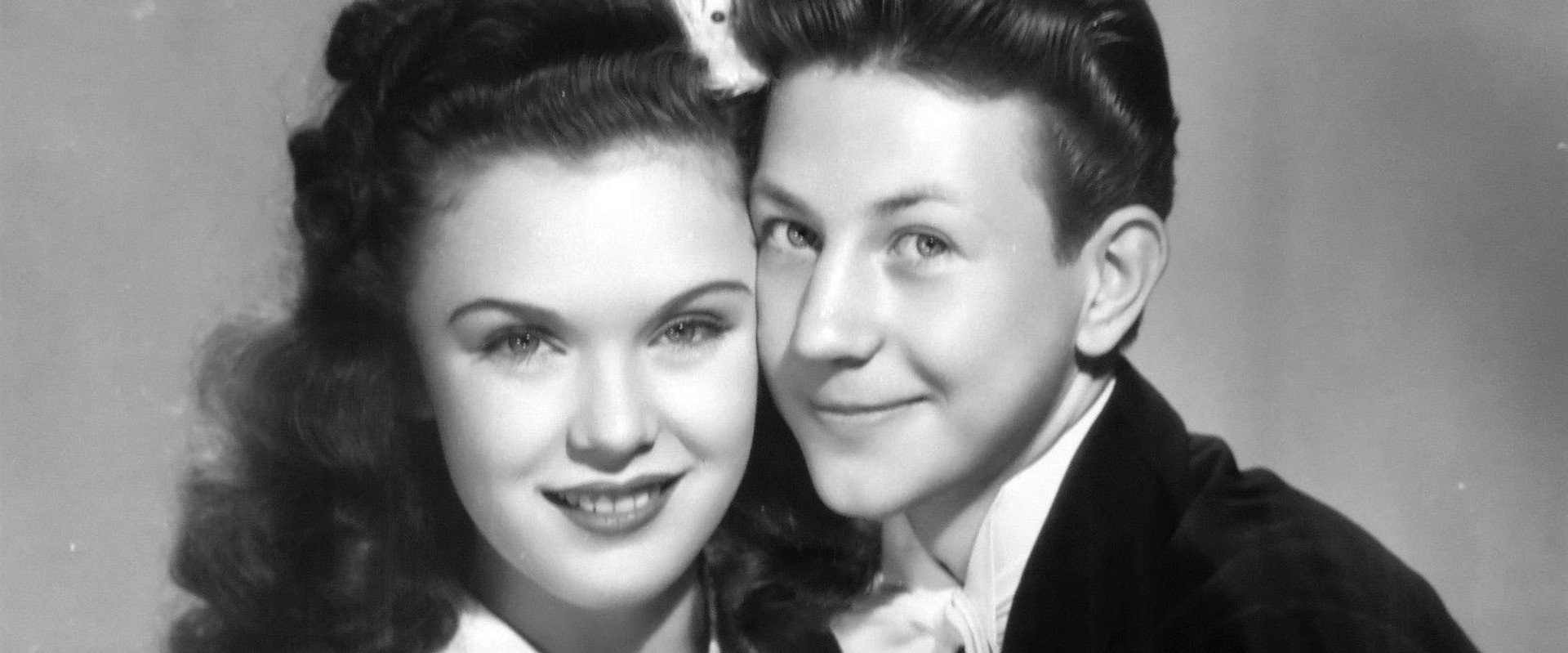 Get Hep to Love backdrop