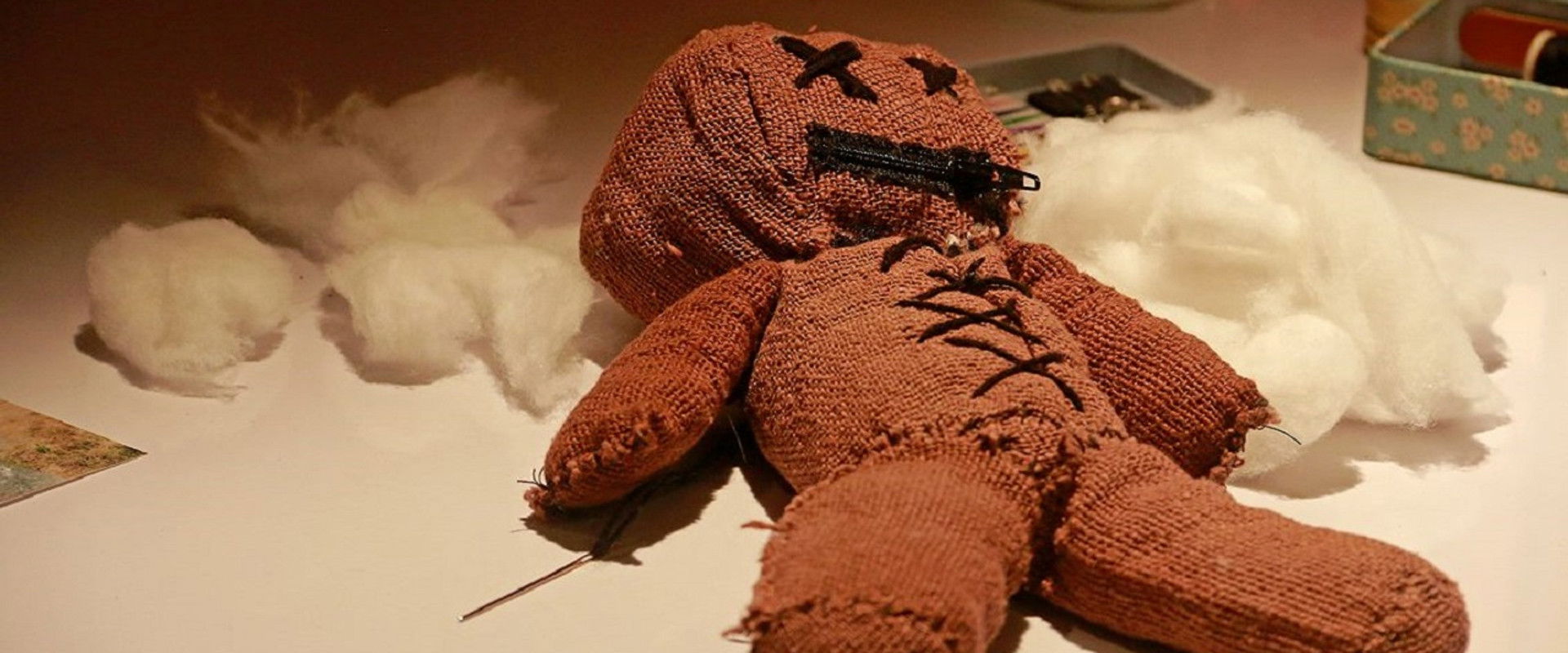 Una Comedia Macabra backdrop