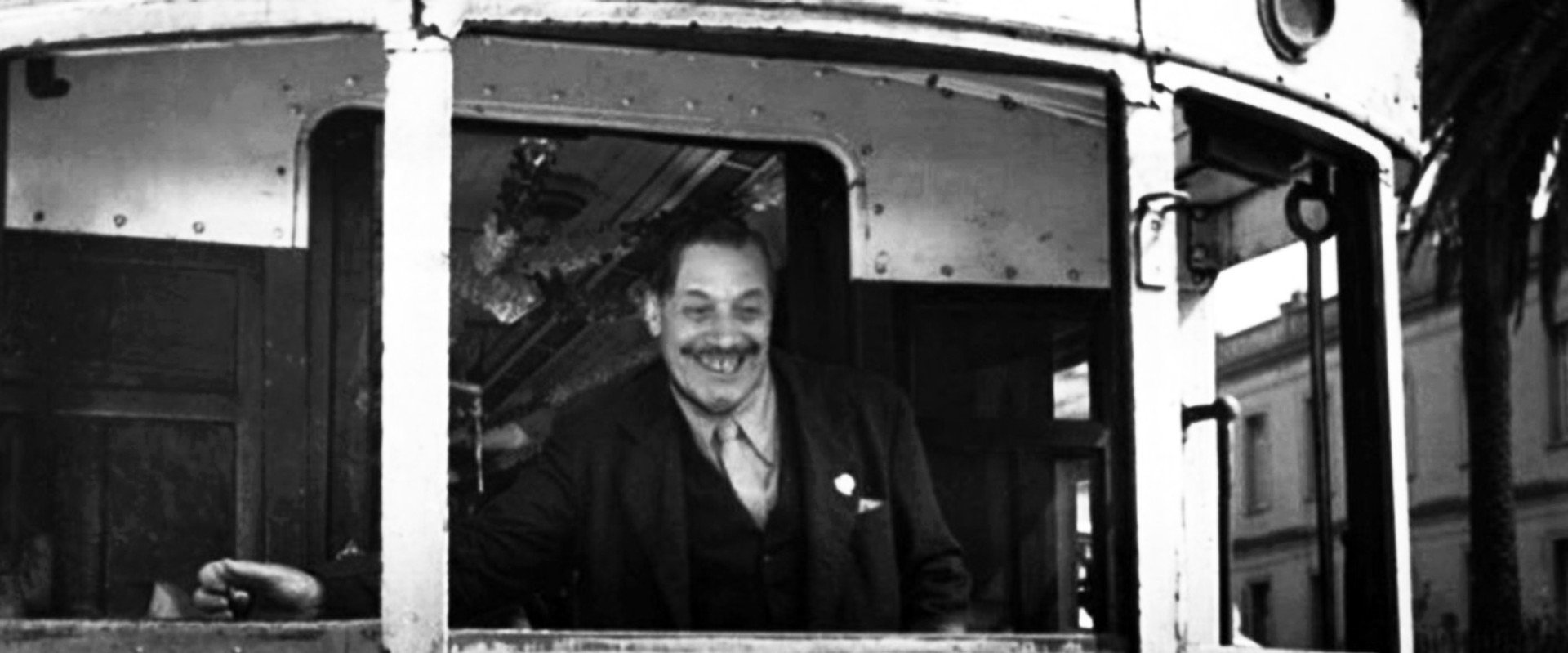 Cinco gallinas y el cielo backdrop