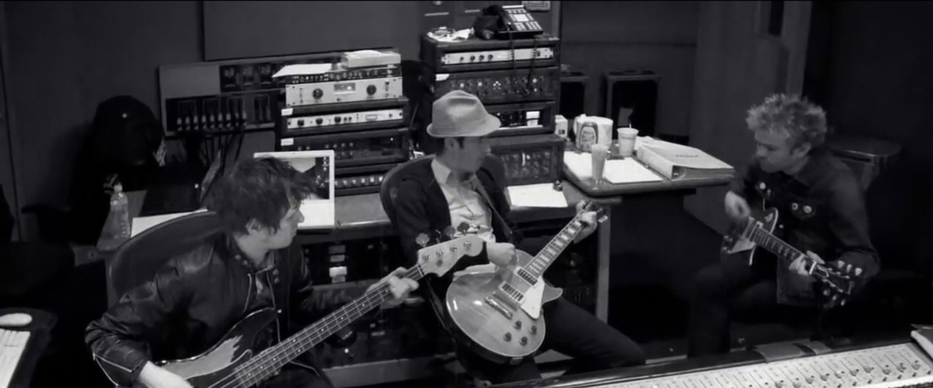 Sum 41: Don't Try This at Home backdrop