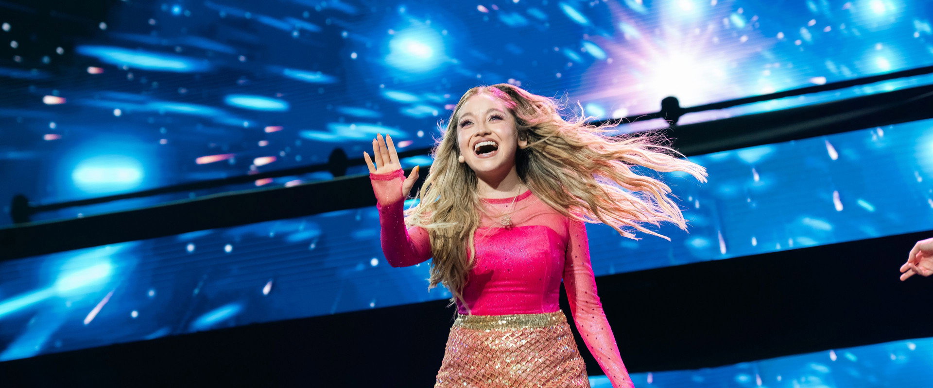Soy Luna Tour: The last show backdrop