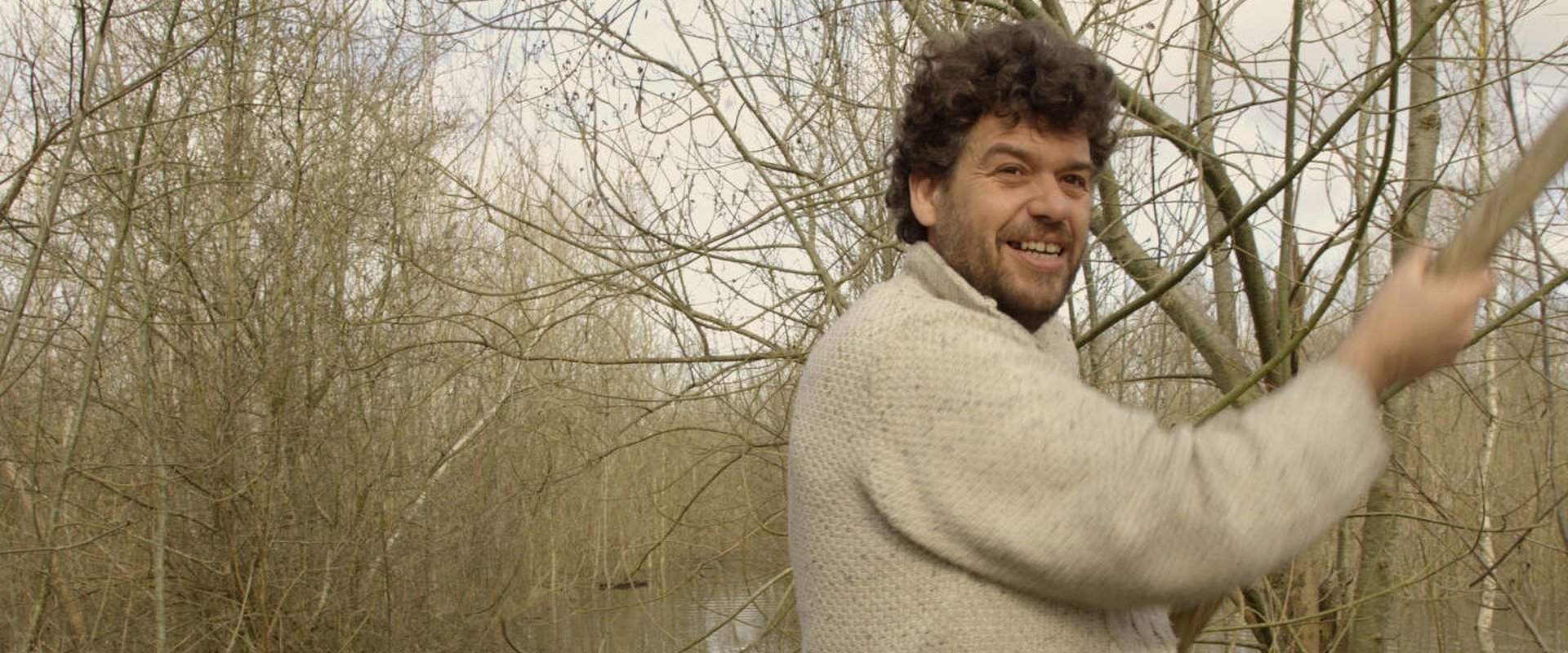 Julien, le marais et la libellule backdrop