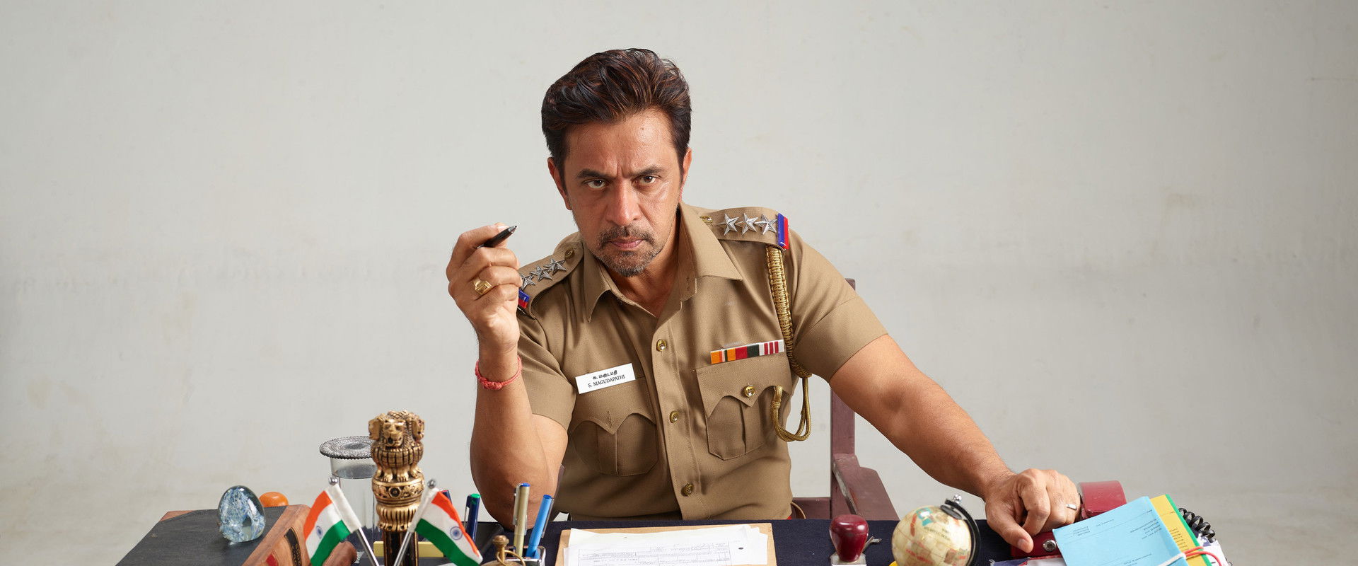 Theeyavar Kulaigal Nadunga backdrop