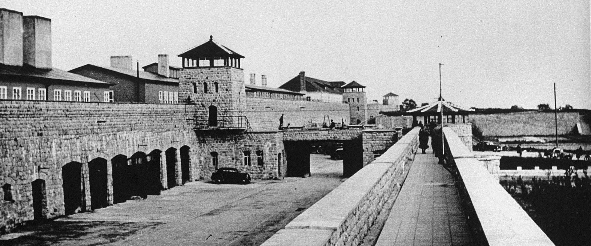 Aribert Heim, médecin du camp de Mauthausen backdrop