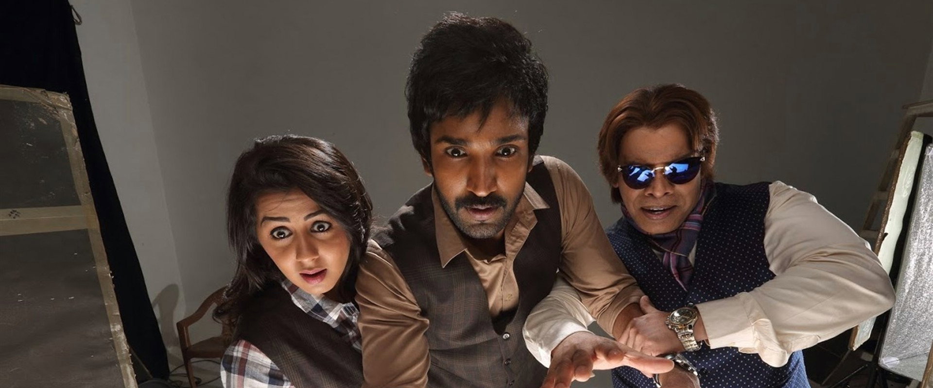 Maragadha Naanayam backdrop