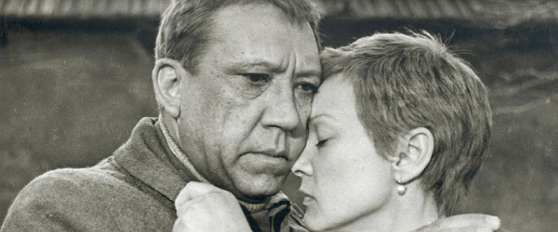 Twenty Days Without War backdrop