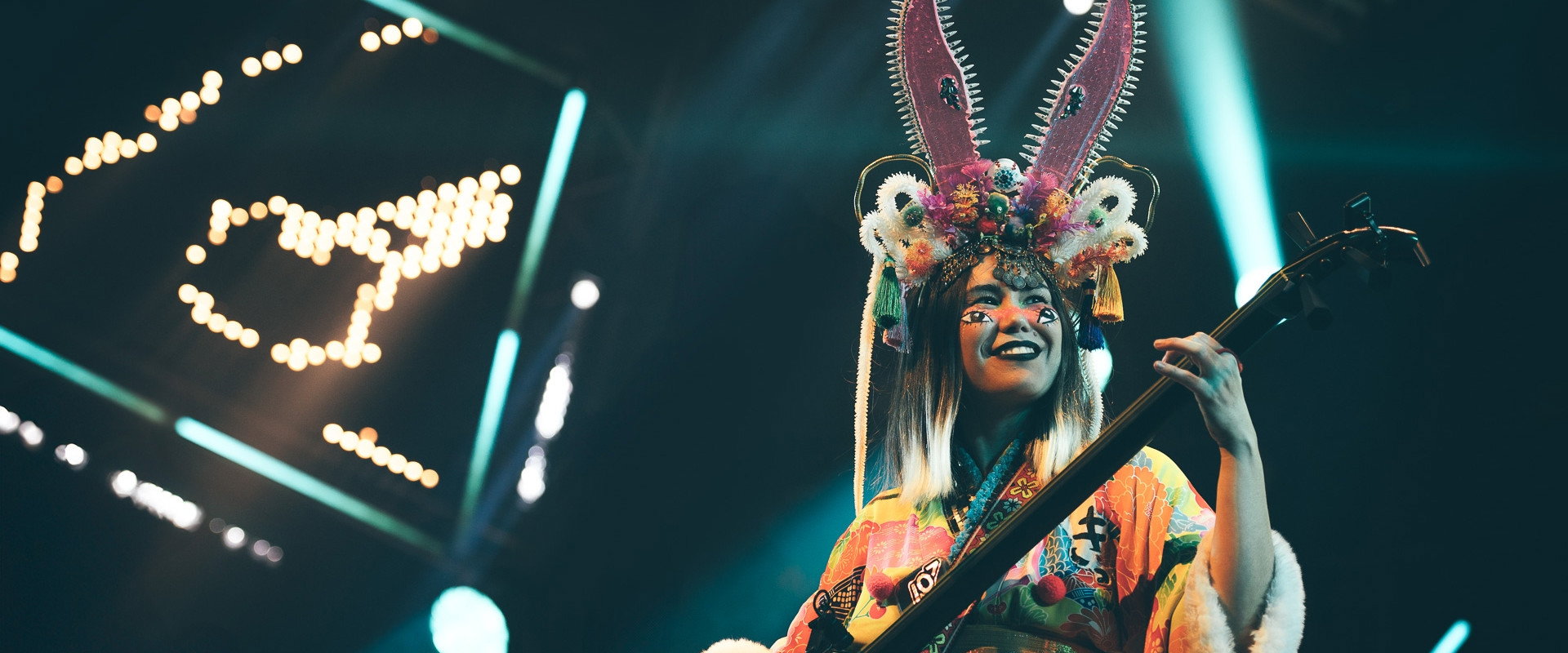 Mitsune en concert aux Trans Musicales de Rennes 2024 backdrop