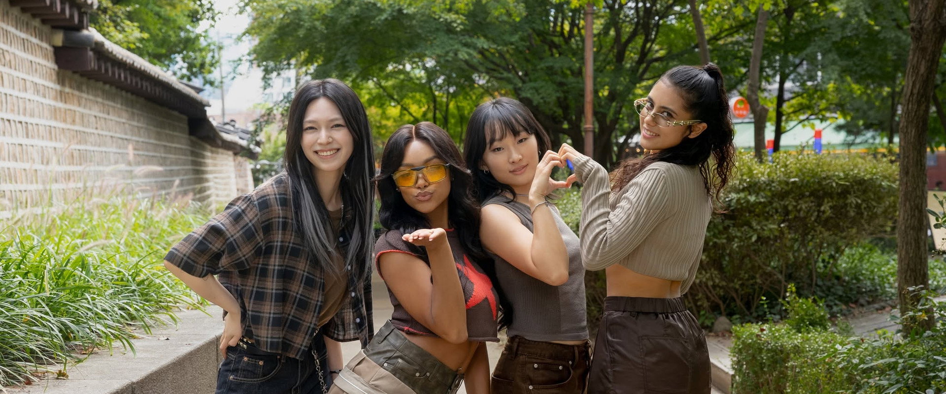 K-POP: The Debut backdrop