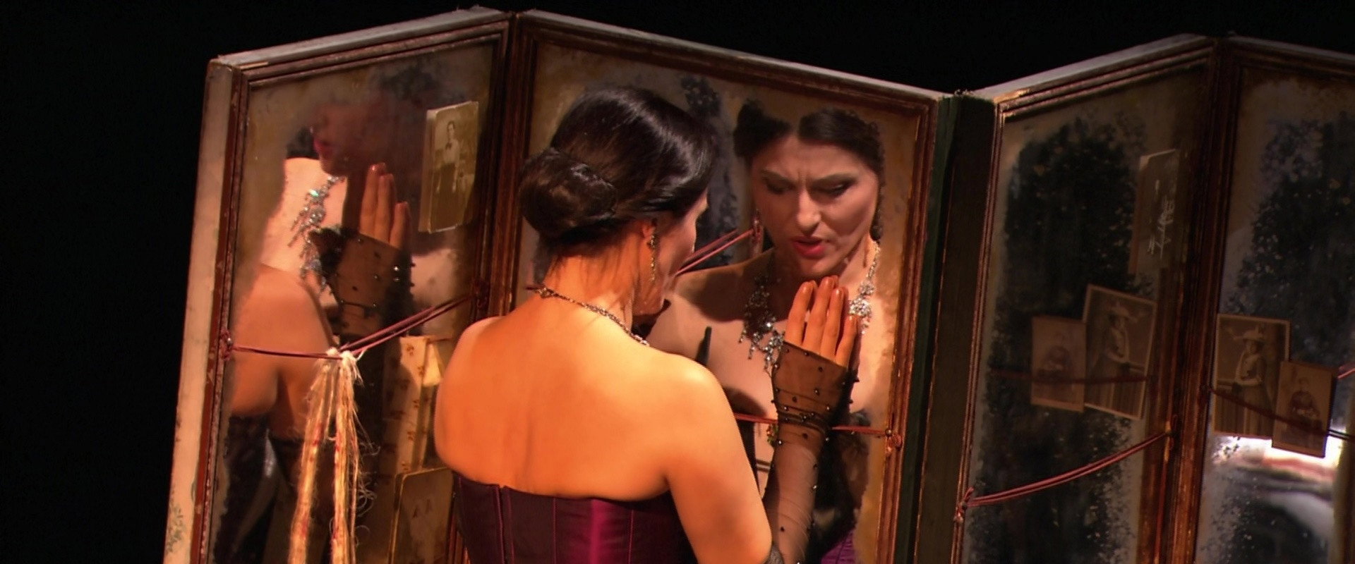 Verdi: La Traviata (Teatro Regio di Parma) backdrop