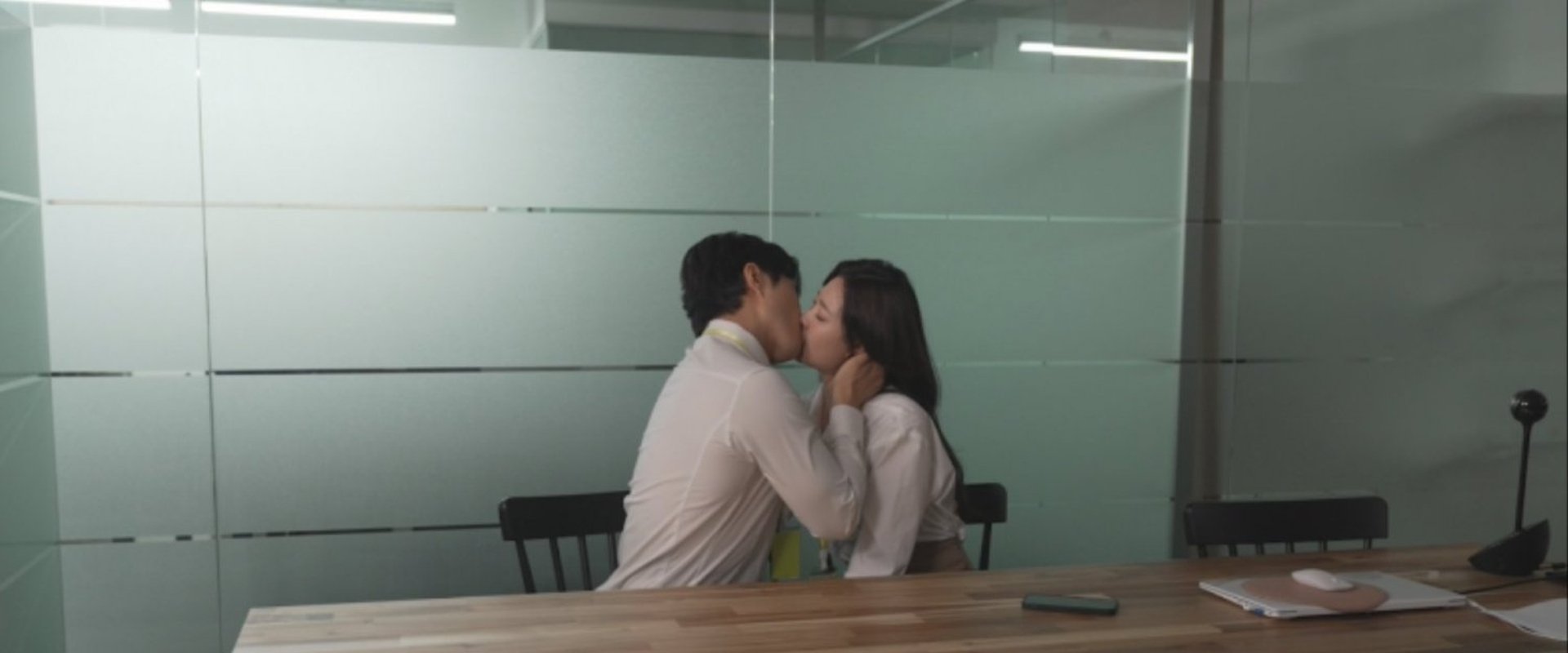 Yoon-Yool's Men Affairs backdrop
