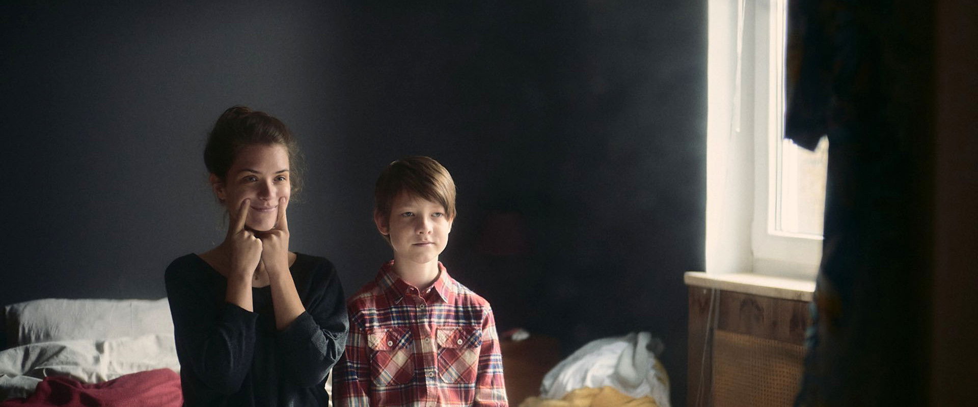 Zwischen uns backdrop