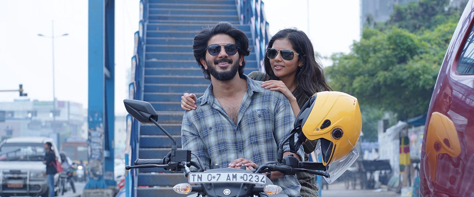 Varane Avashyamund backdrop