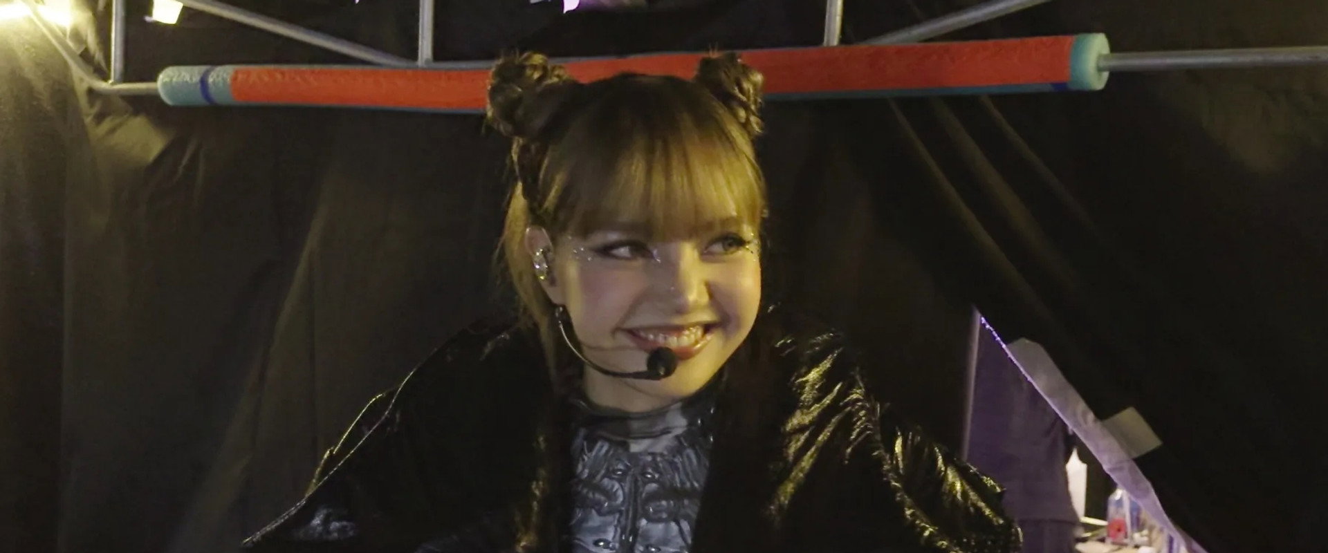 Always Lalisa backdrop
