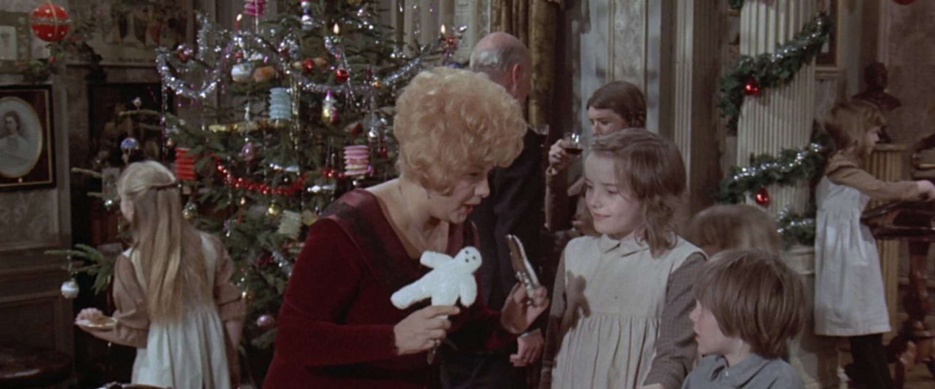 Whoever Slew Auntie Roo? backdrop