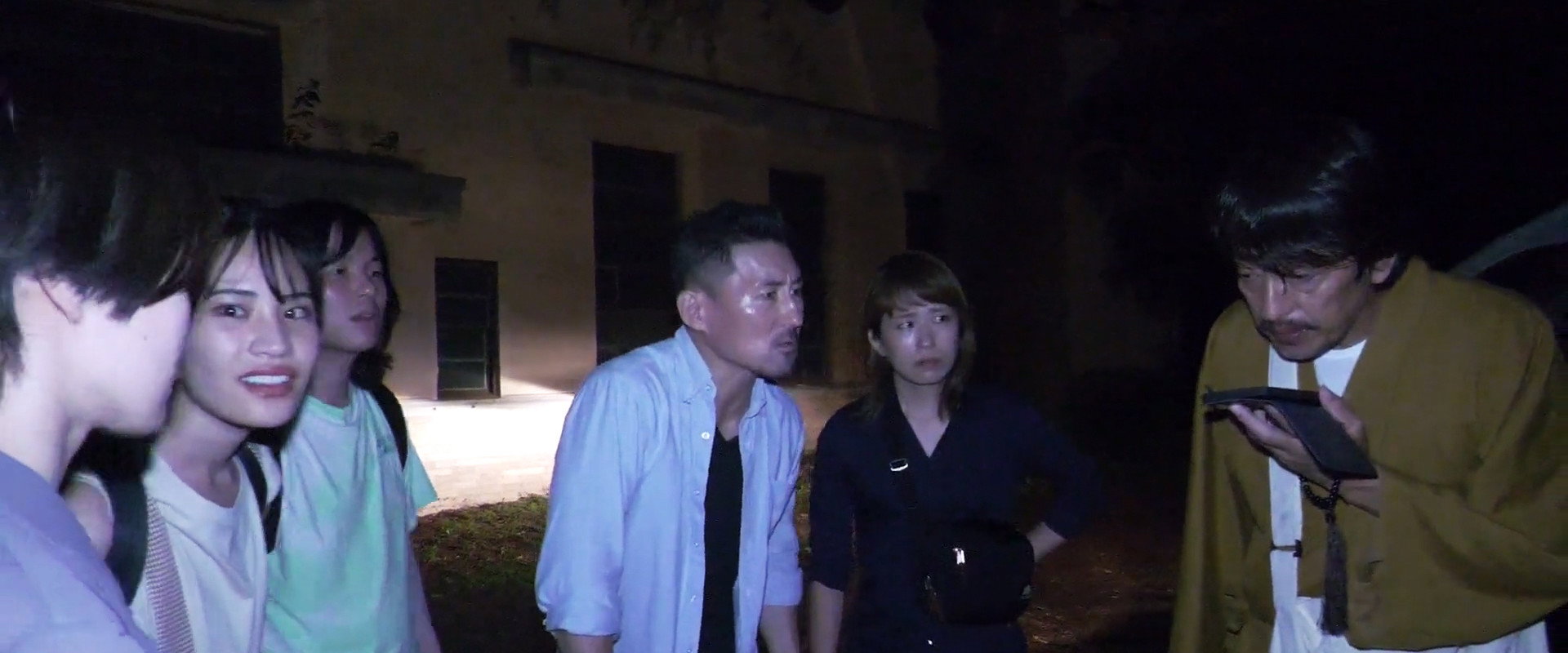 Senritsu Kaiki World Kowasugi! backdrop