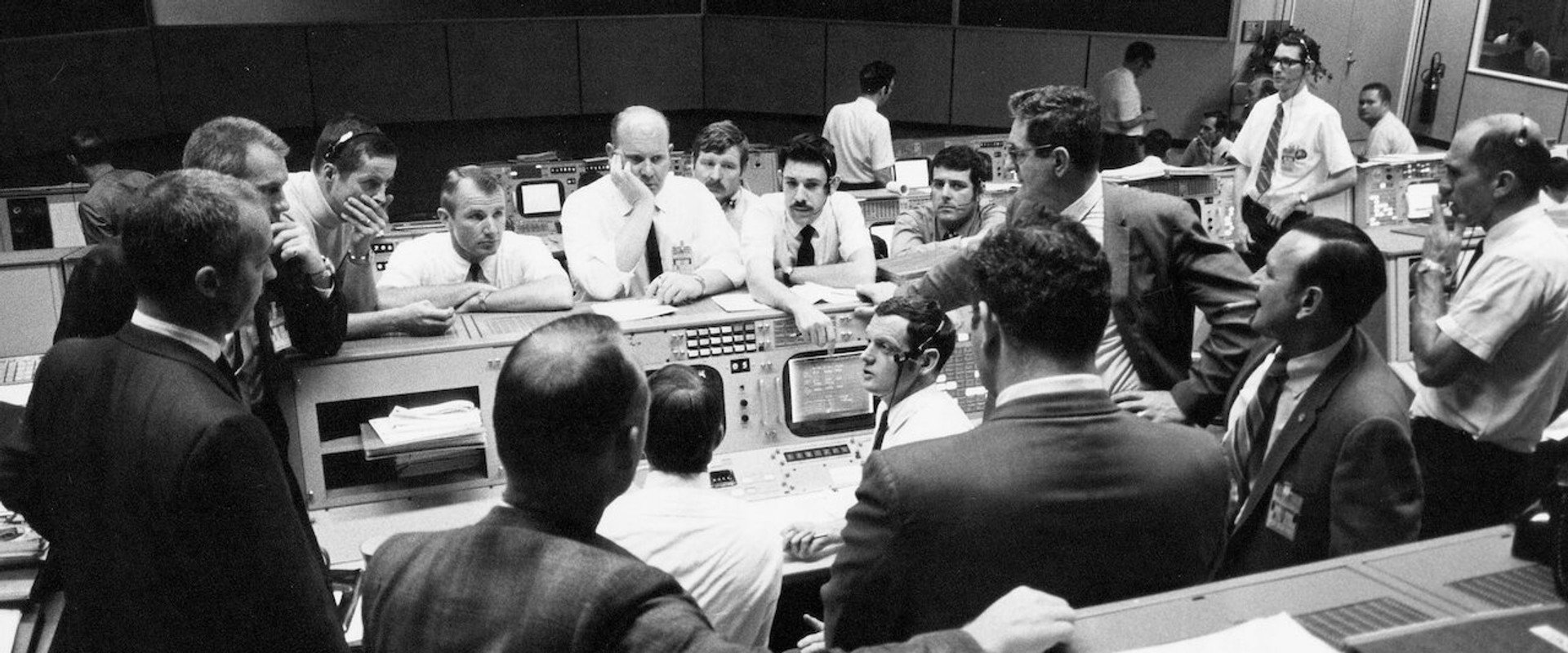 13 Factors That Saved Apollo 13 backdrop