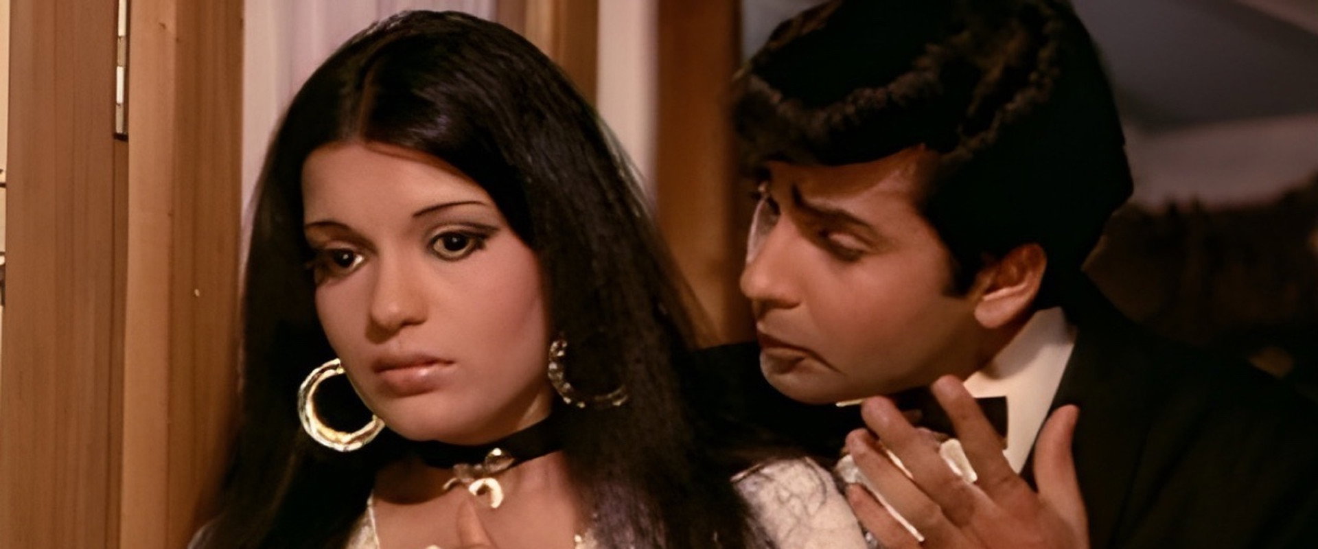 Yaadon Ki Baaraat backdrop