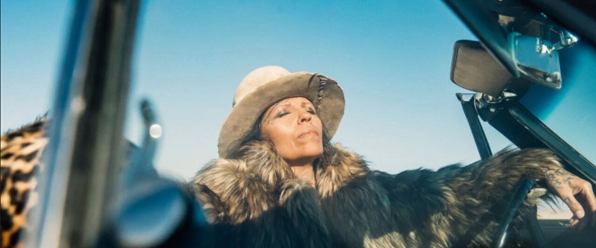 Linda Perry: Let It Die Here backdrop