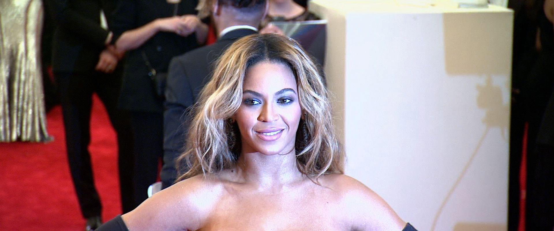 Beyonce: Queen B backdrop