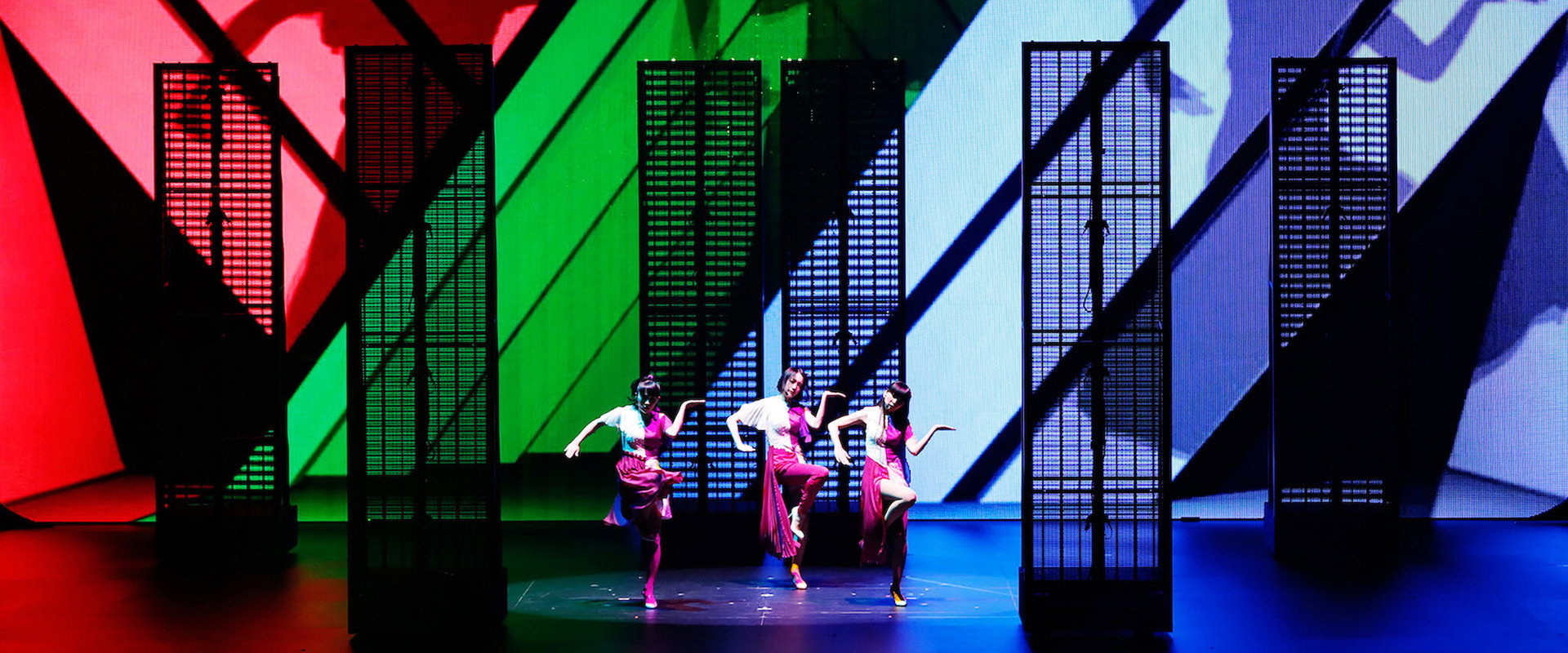 Reframe THEATER EXPERIENCE with you backdrop