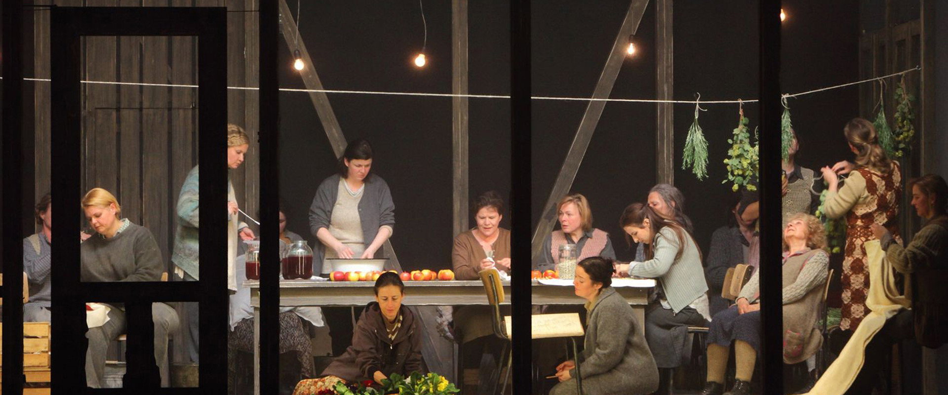 Dialogues des Carmelites backdrop