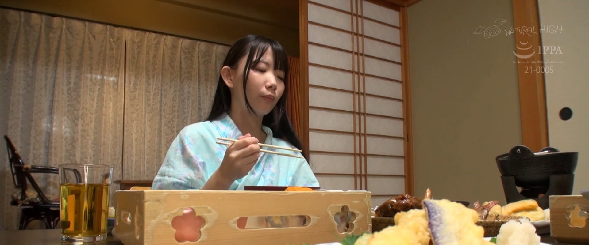 離婚してもう会えないエロい乳首した人懐っこい義娘と最後の温泉旅行で小さなマ○コをこじ開け中出しするまでの記録's banner image