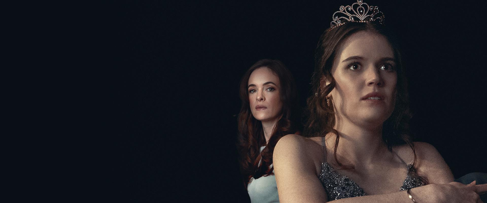 Crowning at the Prom's banner image