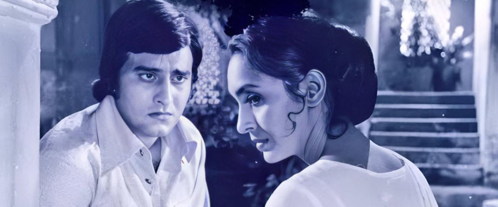 Main Tulsi Tere Aangan Ki's banner image