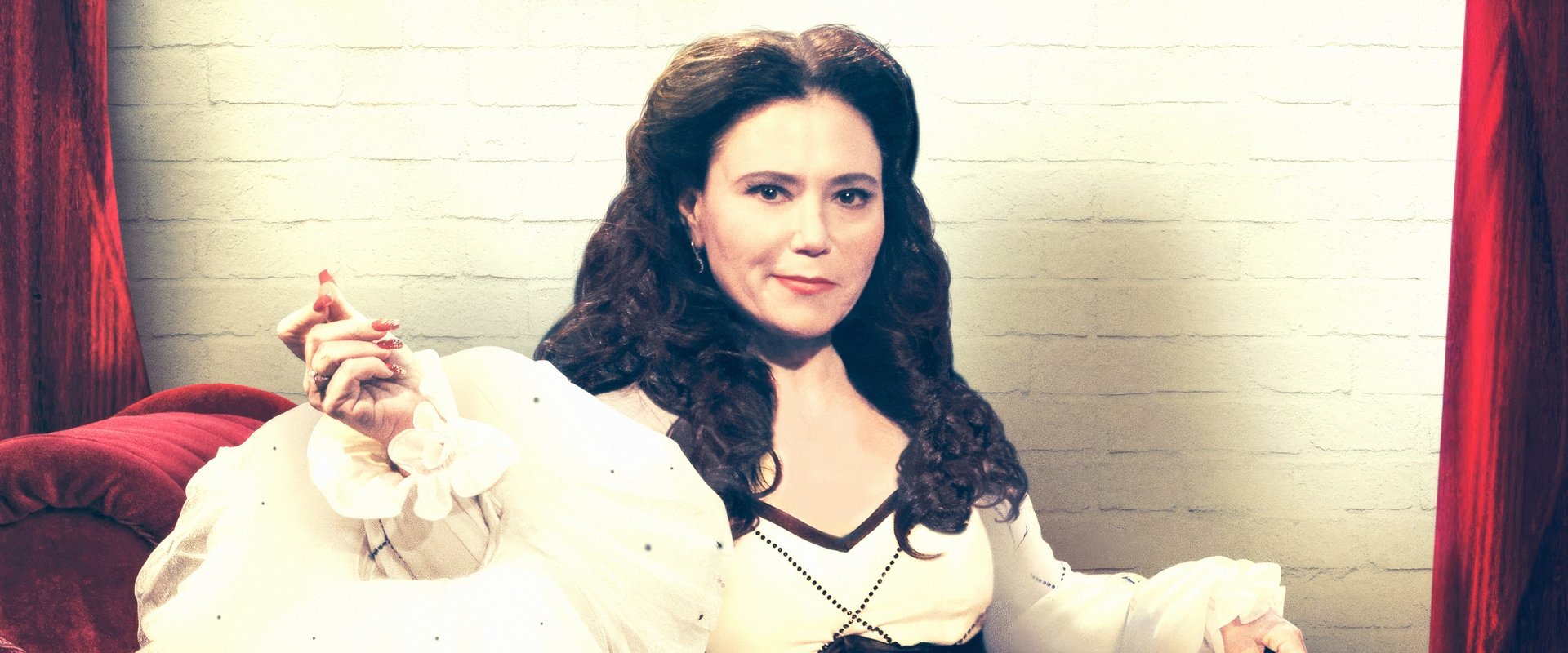 Alex Borstein: Corsets & Clown Suits
